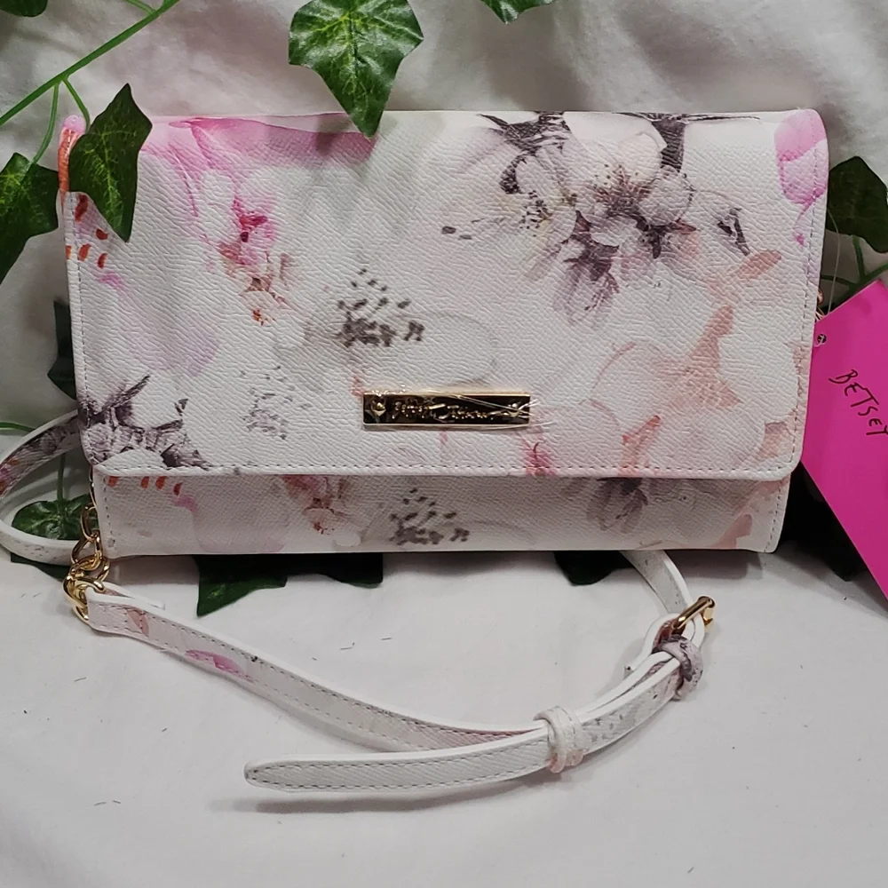 🎄NWT BETSEY JOHNSON WALLET🎄 - Picture 2 of 8